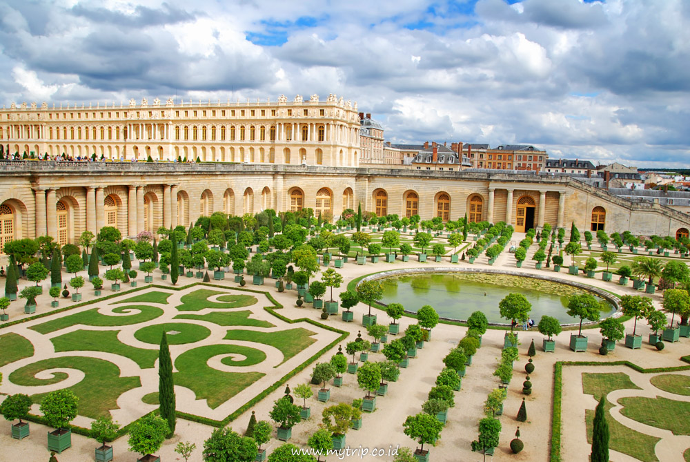 Istana Versailles